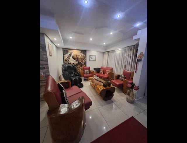 4 BEDROOM APARTMENT FOR SALE IN UMHLANGA ROCKS